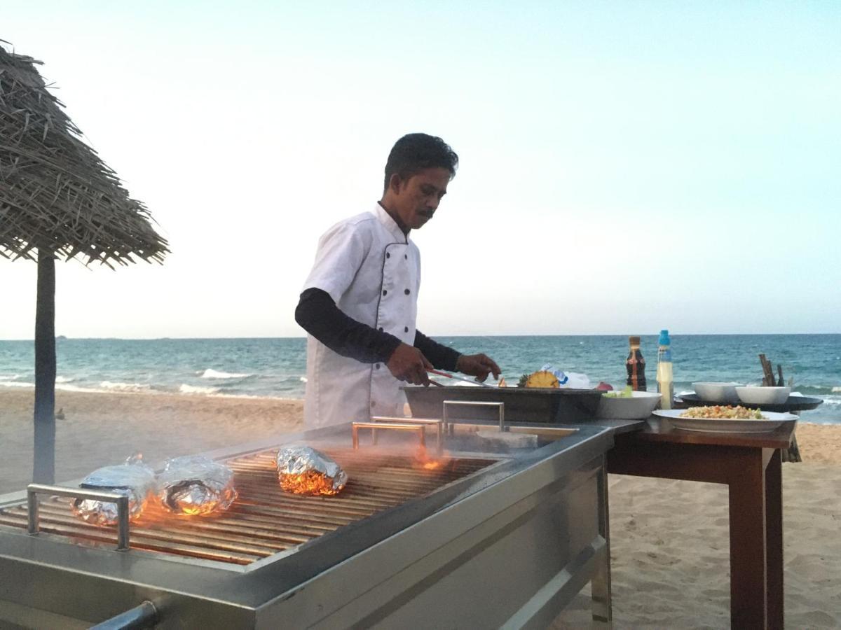 Nn Beach Resort & Spa Nilaveli Buitenkant foto
