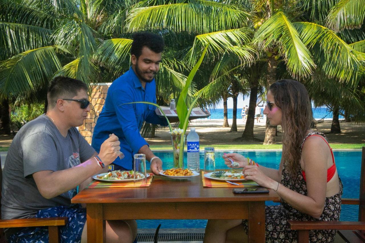 Nn Beach Resort & Spa Nilaveli Buitenkant foto