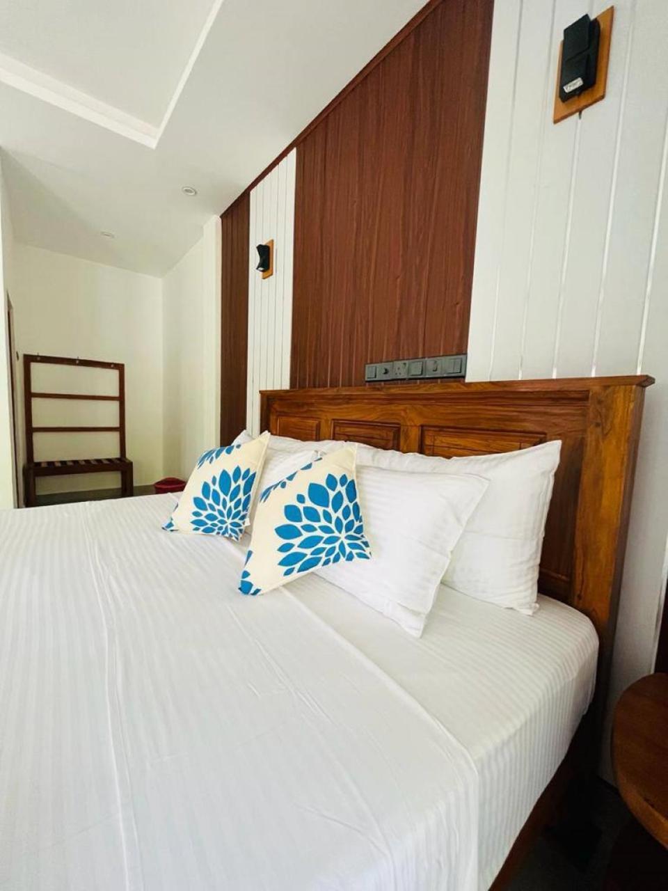 Nn Beach Resort & Spa Nilaveli Buitenkant foto