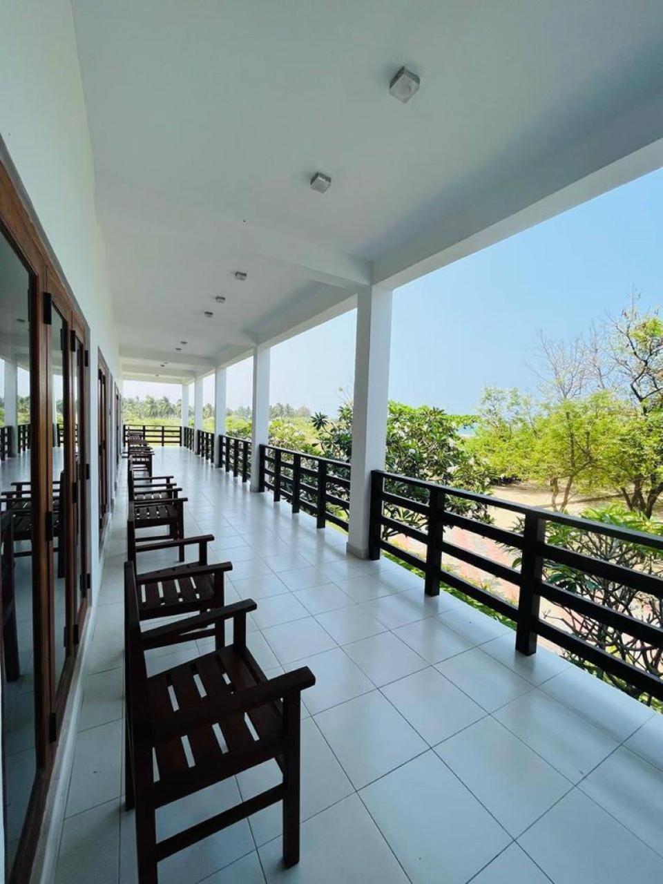 Nn Beach Resort & Spa Nilaveli Buitenkant foto