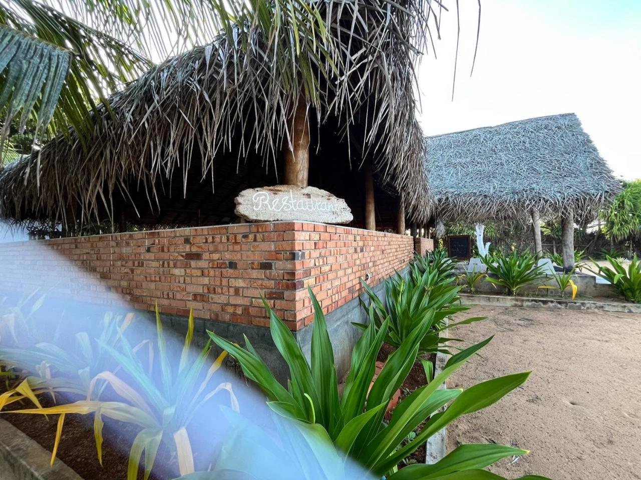 Nn Beach Resort & Spa Nilaveli Buitenkant foto