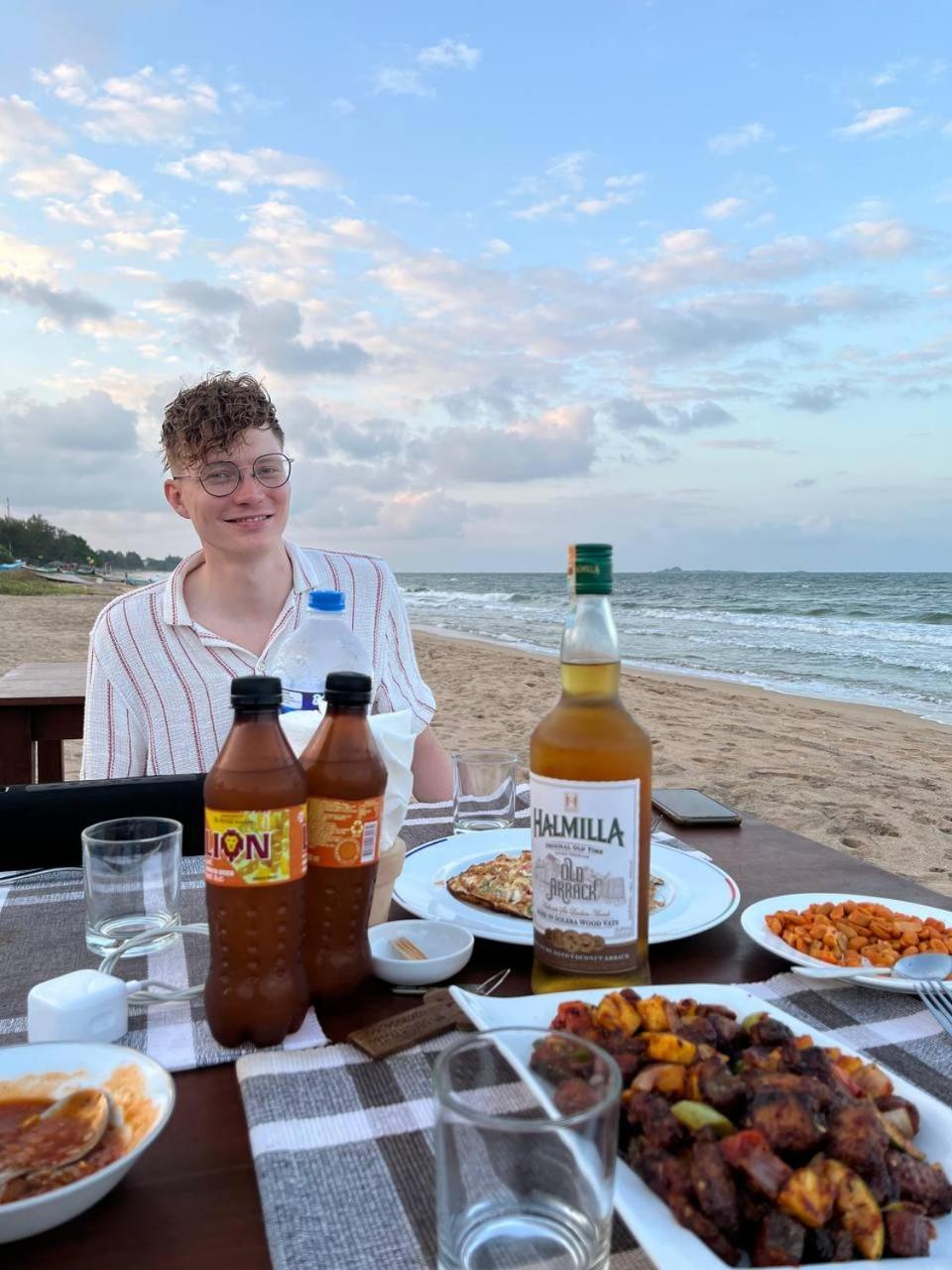Nn Beach Resort & Spa Nilaveli Buitenkant foto