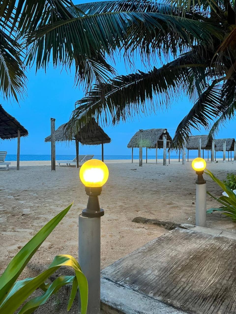 Nn Beach Resort & Spa Nilaveli Buitenkant foto