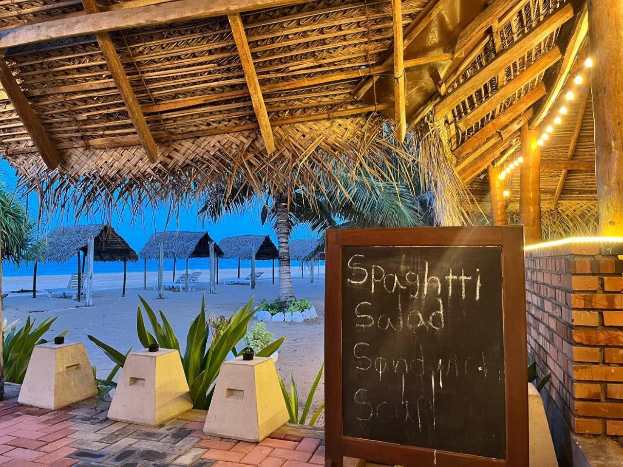 Nn Beach Resort & Spa Nilaveli Buitenkant foto
