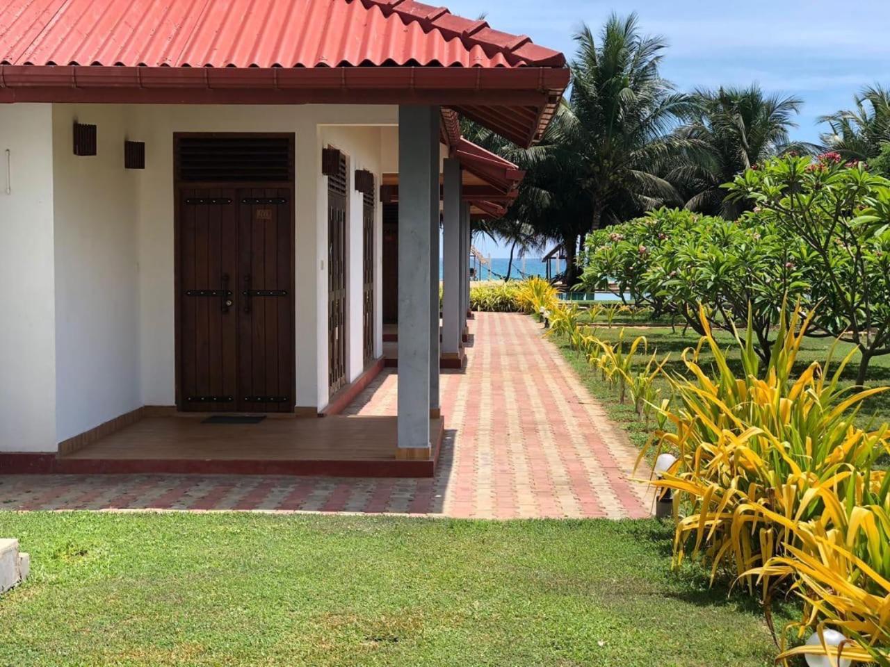 Nn Beach Resort & Spa Nilaveli Buitenkant foto
